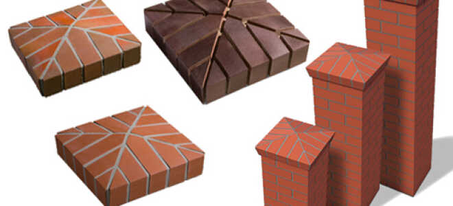 Установка колпаков для забора на столбы из кирпича