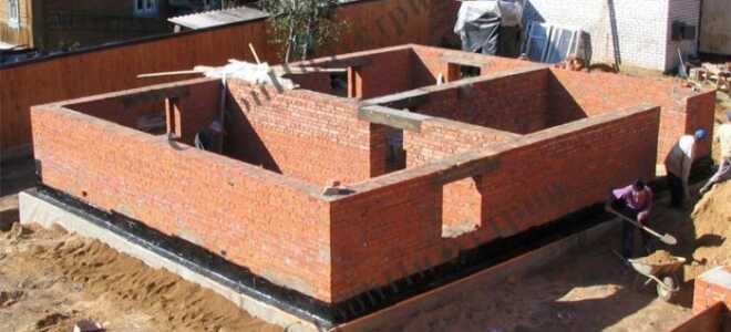 Чем отличается строительство деревянных и кирпичных домов?